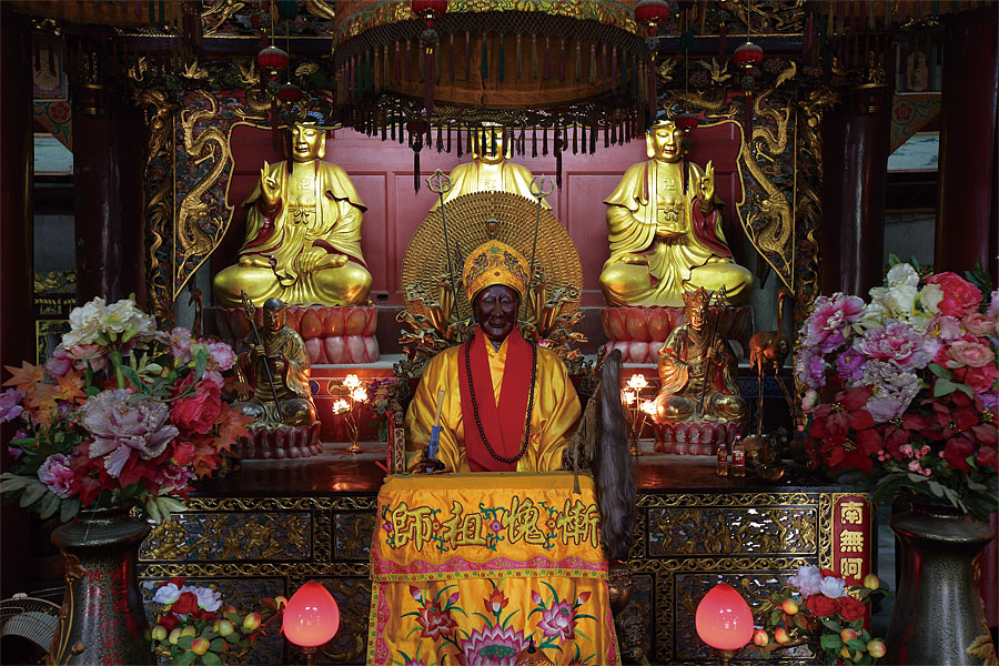 黑眼睛广告为灵光寺景区拍摄的惭愧法师