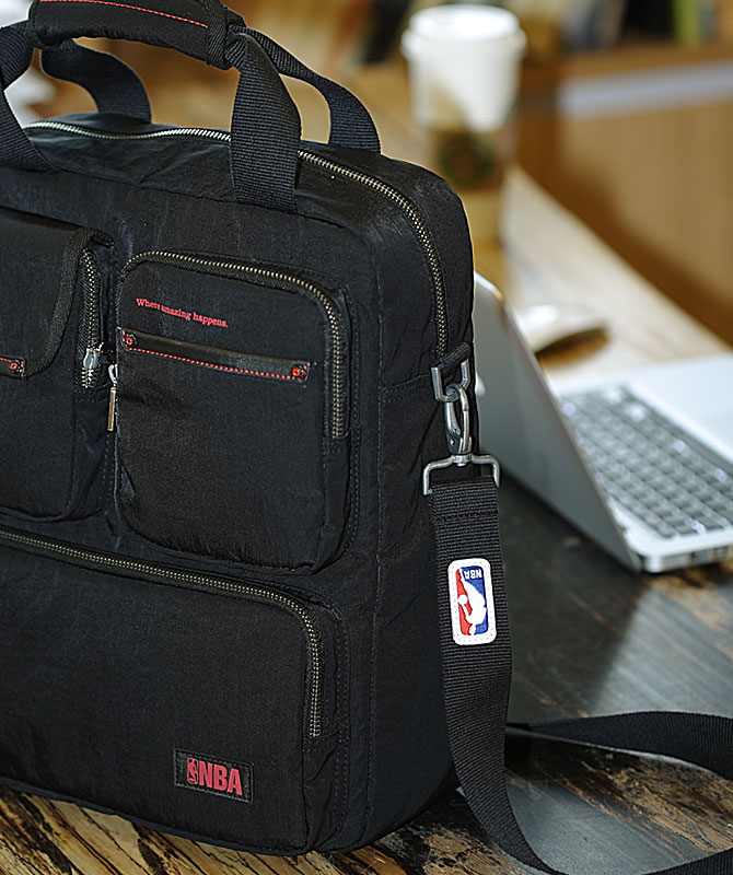 黑眼睛广告为NBA拍摄的电脑包