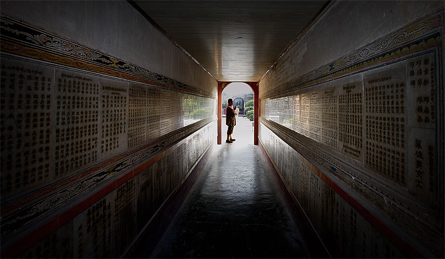  黑眼睛广告为灵光寺景区拍摄的功德墙