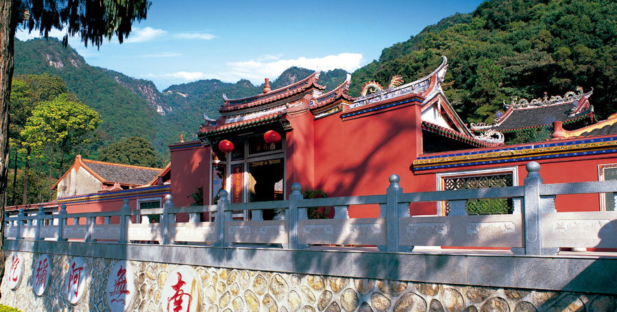 黑眼睛广告为灵光寺景区拍摄的大门