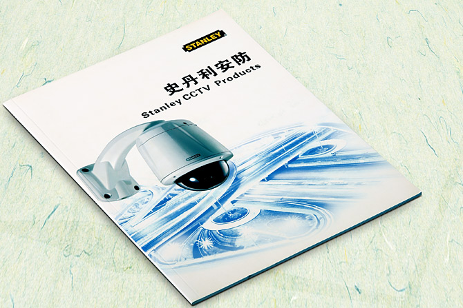 黑眼睛广告印刷的平装书《史丹利安防》——封面