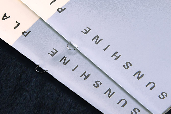  黑眼睛广告为新兴塑胶印刷的公司形象画册－蝴蝶钉特写