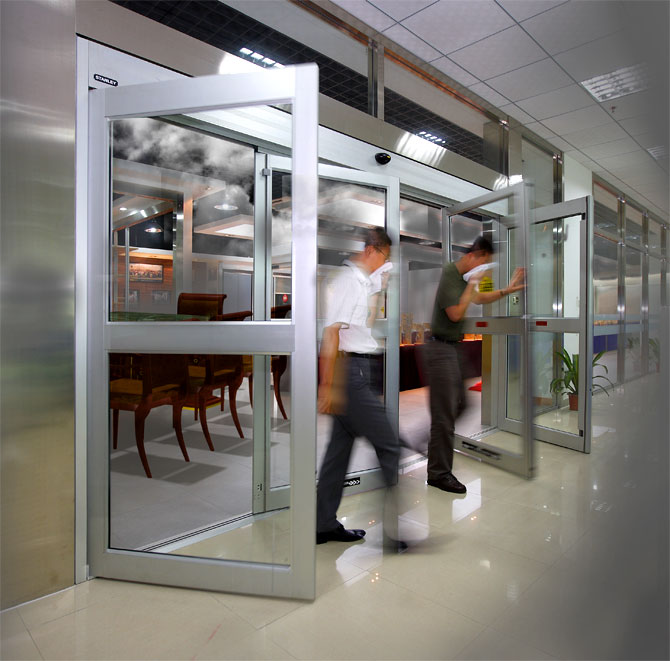 黑眼睛广告为史丹利拍摄的紧急逃生门系列产品场景图_03