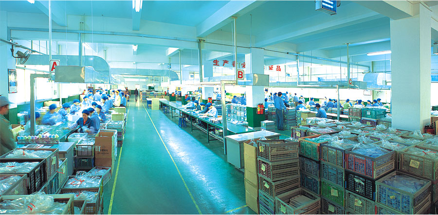 黑眼睛广告为新兴塑胶形象目录设计而拍摄的工厂内景之装配生产线