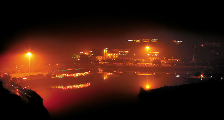 黑眼睛广告为雁鸣湖旅游度假村宣传推广拍摄的风光图片之雾中雁鸣湖