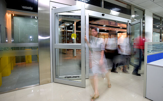 黑眼睛广告为史丹利拍摄的紧急逃生门系列产品场景图_02