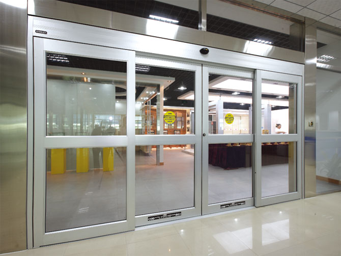 黑眼睛广告为史丹利拍摄的紧急逃生门系列产品场景图_01