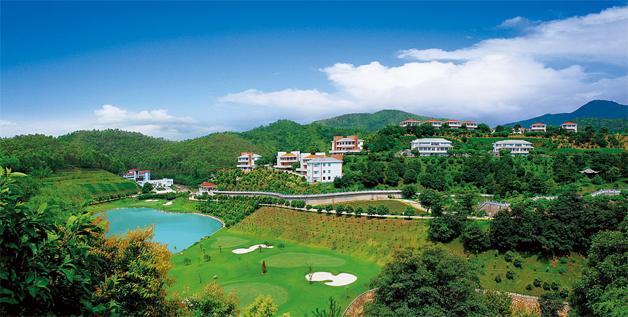 黑眼睛广告为雁鸣湖旅游度假村宣传推广拍摄的风光图片之别墅群