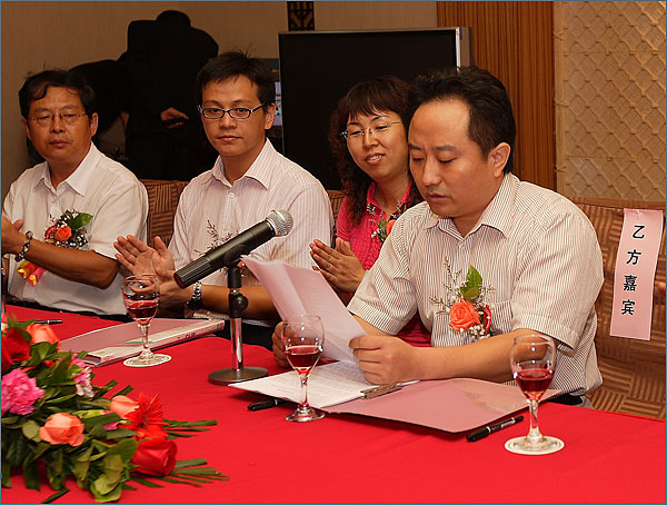 黑眼睛广告有限公司艺术总监徐文军先生在签字仪式上的发言稿