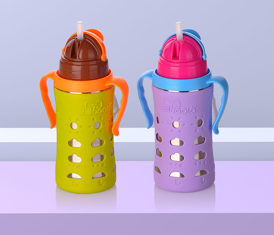 黑眼睛广告为宝啦儿童餐具拍摄的水壶