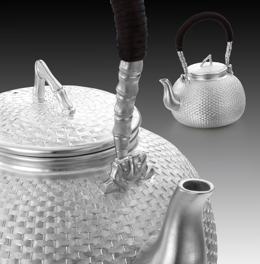 黑眼睛广告为长物堂拍摄的席纹竹节提梁手工银壶场景图