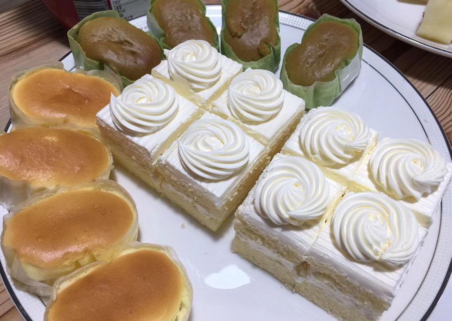 黑眼睛广告与约克动漫影视公司签署战略合作协议现场甜点