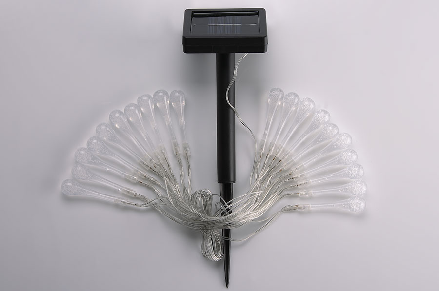 黑眼睛广告为倍绿拍摄的水滴串灯实物图